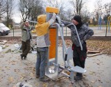 Poznań: W parku Szelągowskim stoi już plac zabaw i pierwszy sprzęt do ćwiczeń [ZDJĘCIA]