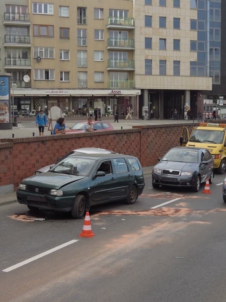 Wrocław: Wypadek w tunelu pod pl. Dominikańskim (ZDJĘCIA)