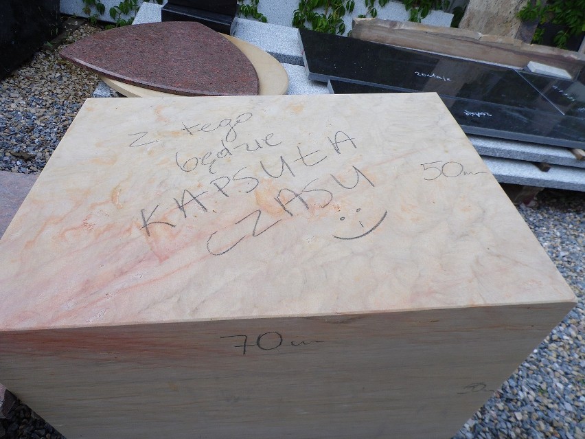 Kamienny kufer już prawie gotowy. Wieluńska Kapsuła Czasu zostanie zakopana 1 września