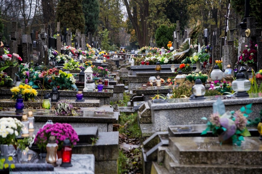 Ruch indywidualny kierowany będzie ulicami Wolską (lub...