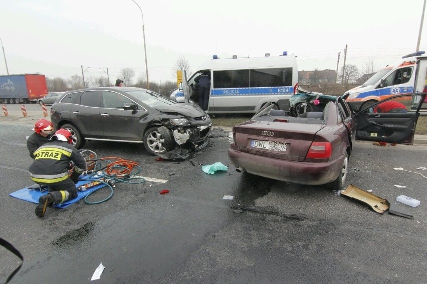 Wrocław: Tragiczny wypadek na al. Sobieskiego. Jedna osoba zginęła, 5 rannych (ZDJĘCIA)