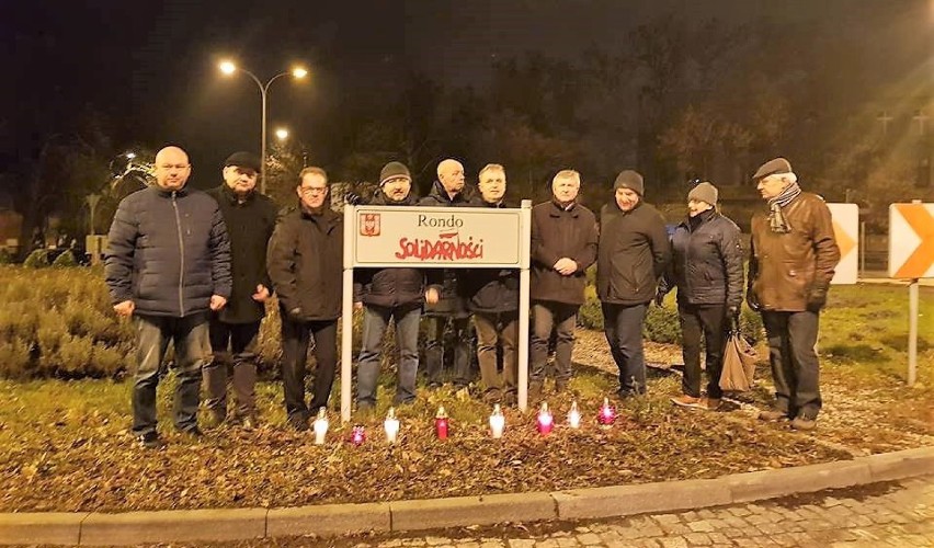 Inowrocławska prawica uczciła rocznicę stanu wojennego na Rondzie Solidarności