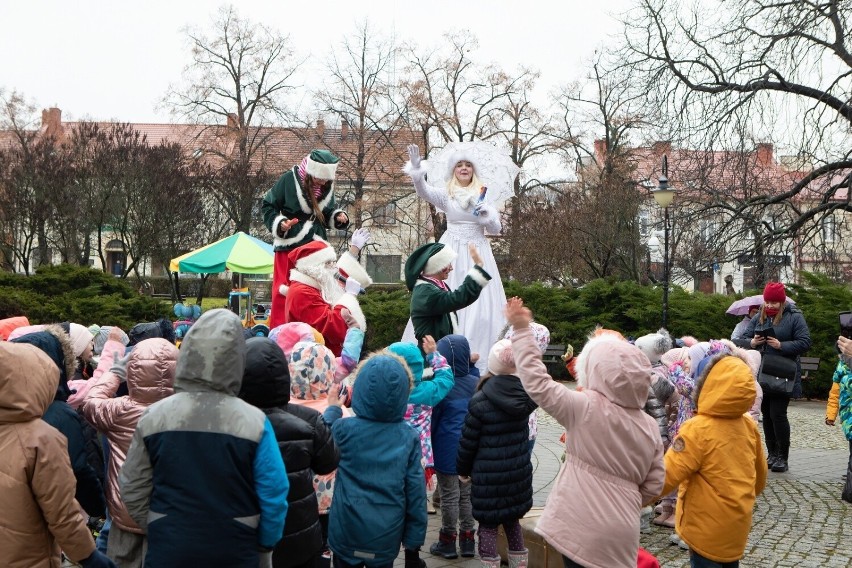 Święty Mikołaj w Parku Miejskim w Pińczowie. >>>Więcej zdjęć...