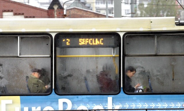 Tylko wrocławianie muszą marznąć w tramwajach