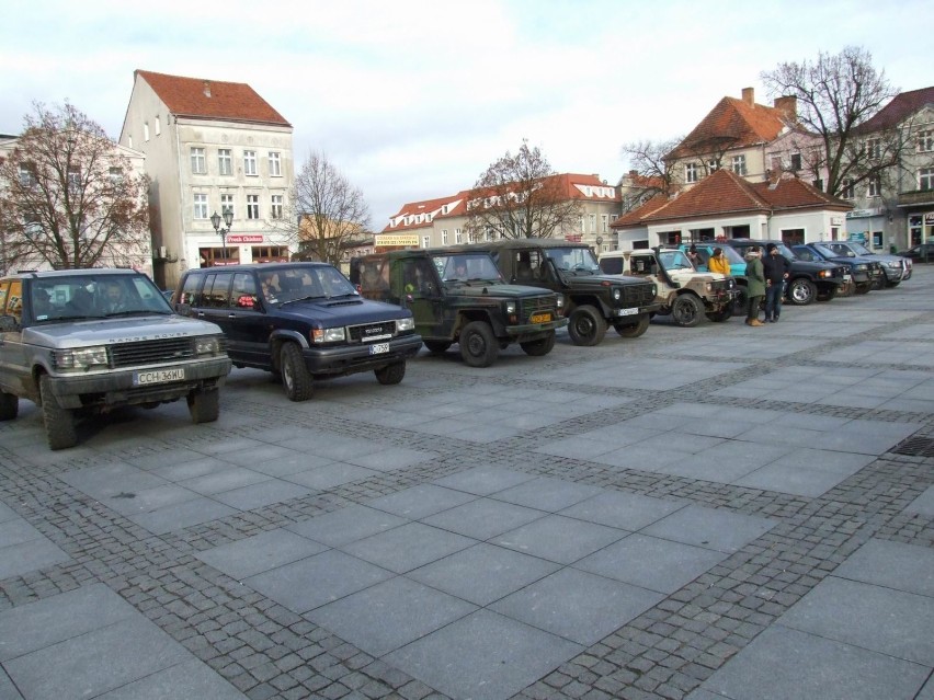 Takie pojazdy nie co dzień parkują na rynku w Chełmnie [zdjęcia]