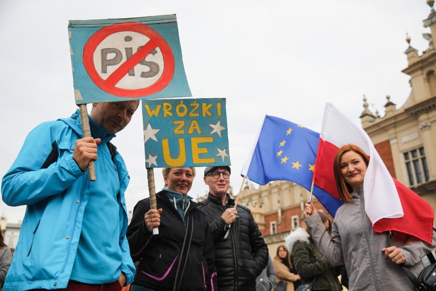 "My zostajemy, Rząd wychodzi!". Proeuropejski protest na Rynku Głównym w Krakowie