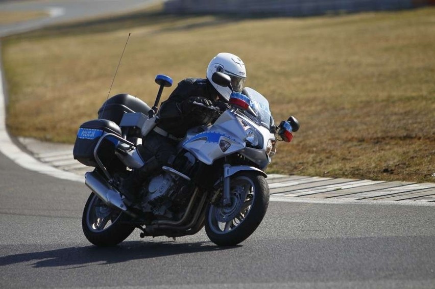 Drogówka na motocyklach ćwiczy na Torze Poznań [ZDJĘCIA]