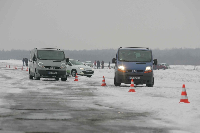 Katowice: Szkoła jazdy na lodzie. Gimbusem [ZDJĘCIA]