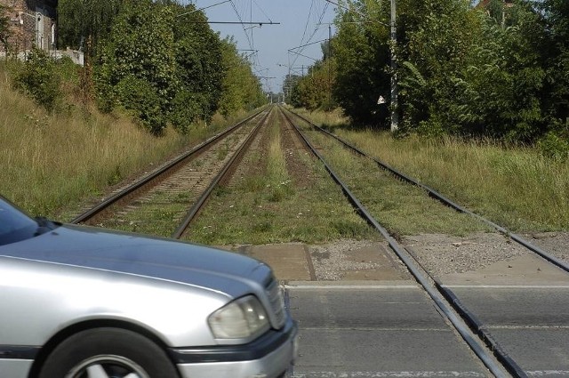 Na przejazdach w Palędziu, dwóch w Buku, czterech w Opalenicy a ponadto w Nowy Tomyślu i Krośnicy  rogatki będą opuszczać - aż do usunięcia awarii - kolejarze.