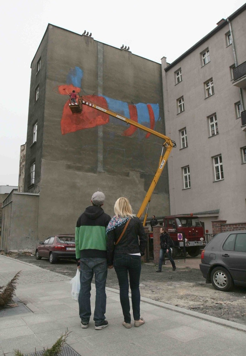 Streetart w Katowicach. Na Tylnej Mariackiej powstaje mural [ZDJĘCIA]