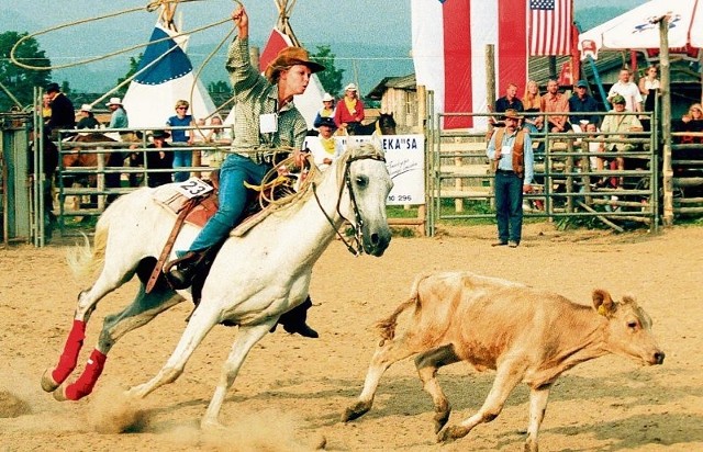Westernowe miasteczko Pokoja przyciąga turystów spragnionych kowbojskich rozrywek