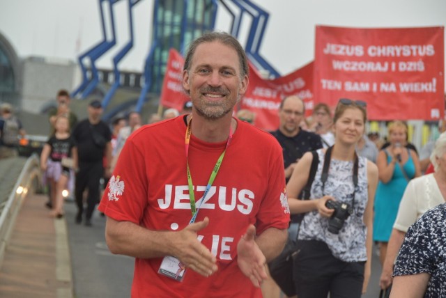 W gorzowskim Marszu dla Jezusa szło ponad sto osób.