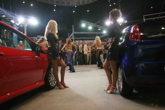 Najnowsze modele samochodów i towarzyszące ekspozycjom hostessy będzie można zobaczyć w czerwcu