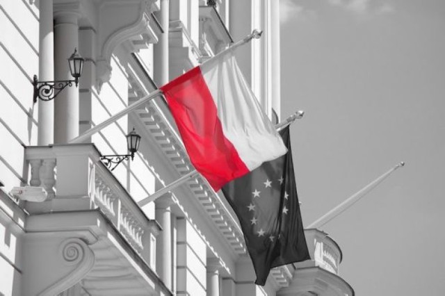 Jak wieszać polską flagę?