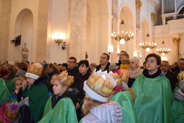 Tłumy na Orszaku Trzech Króli w Chełmie