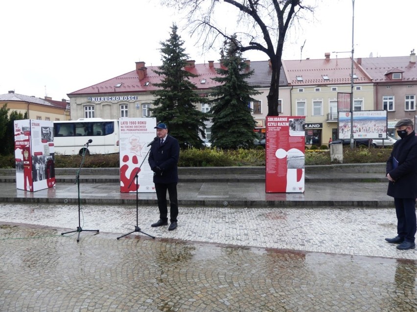 O "Solidarności" w plenerze. Na jasielskim rynku można obejrzeć wystawę IPN [ZDJĘCIA]