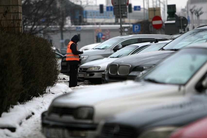 Parkowanie jest płatne, chociaż warunki trudne