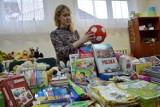 Szkolne koło Caritas w SP nr 13 zebrało dary dla polonijnych dzieci na Ukrainie 