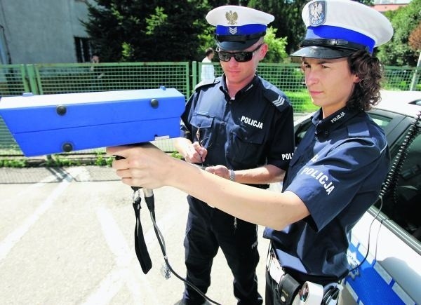 Nowe mundury wyglądają lepiej niż stare, lecz mają liczne wady i horrendalne ceny