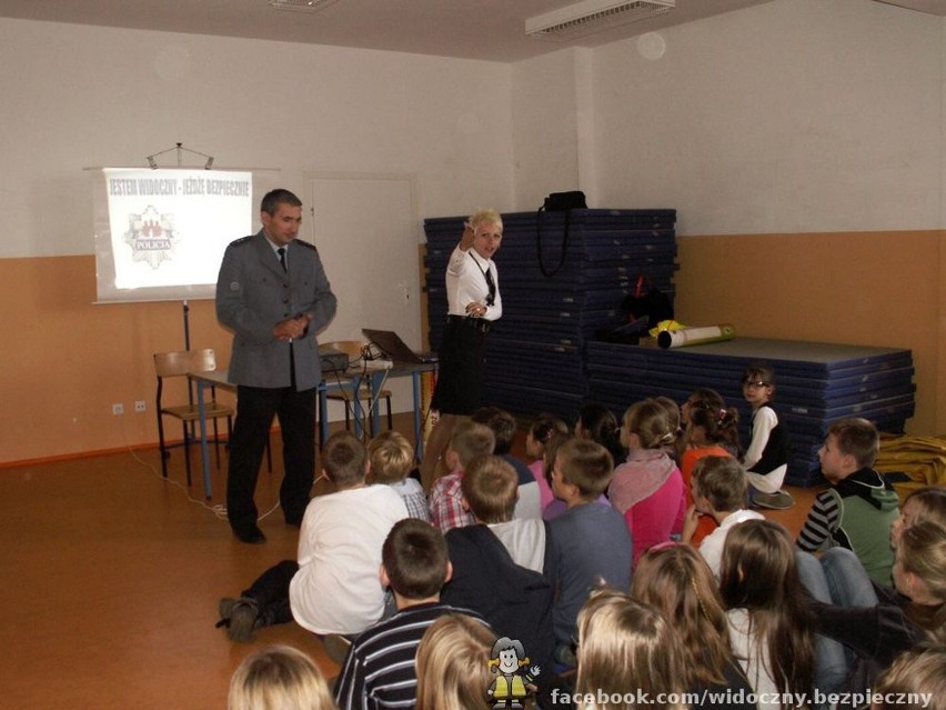 Policjanci odwiedzili uczniów ze szkoly podstawowej w Osielsku [ZDJECIA]