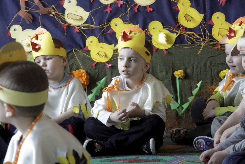 Przedszkolaki z &quot;Chatki Puchatka&quot; w wielkanocnym przedstawieniu (ZDJĘCIA)