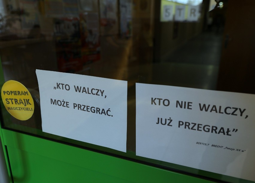 Strajk nauczycieli w SP nr 13 1 Piotrkowie. W środę...