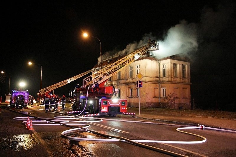 Wrocław: Pożar budynku przy ul. Pilczyckiej (ZDJĘCIA)