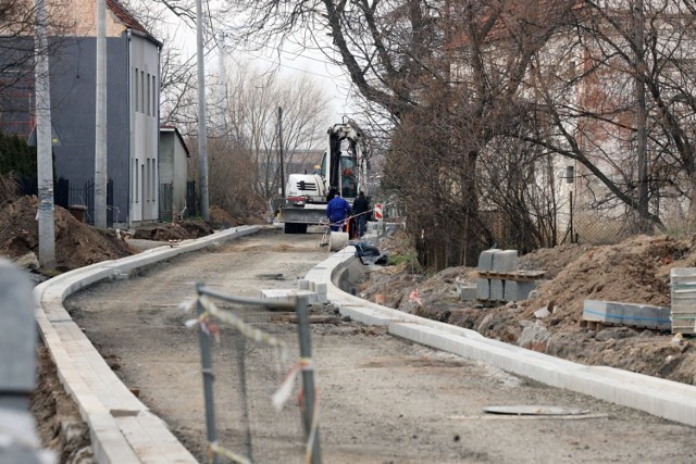 Bartoszów nadal nieprzejezdny, trwa remont.