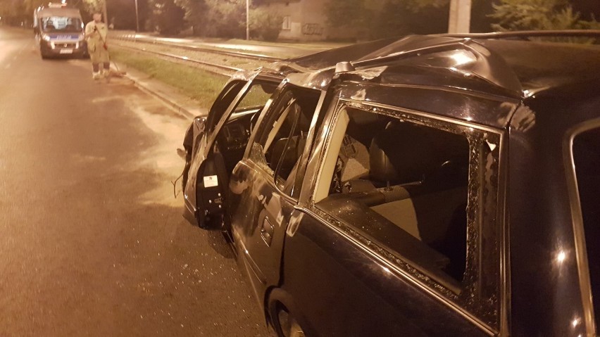 Wypadek na Włókniarzy w Łodzi. Ciężko ranny pijany kierowca [ZDJĘCIA, FILM]