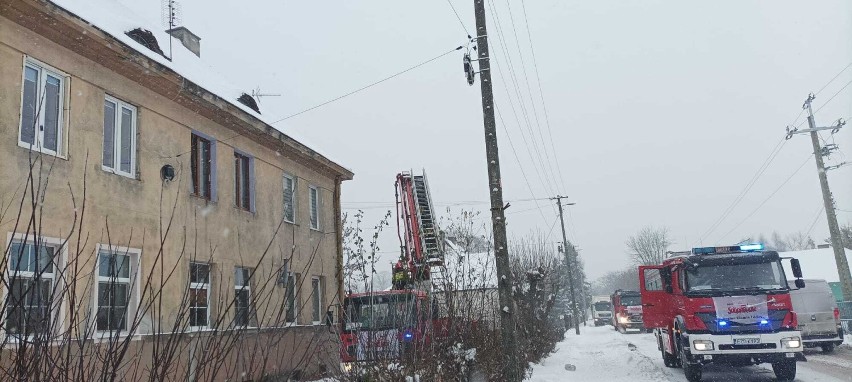 Strażacy ze Zduńskiej Woli znów gasili pożar sadzy w kominie