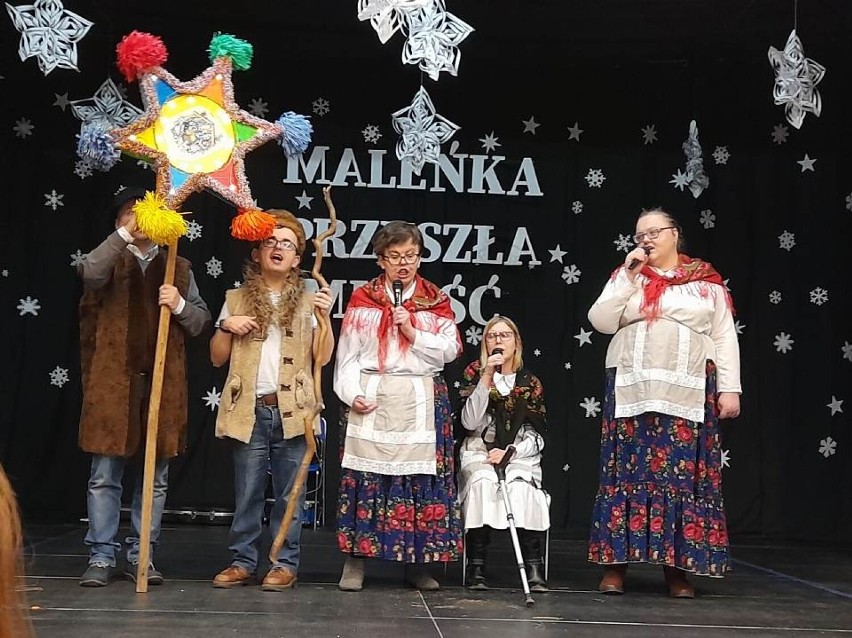 Grupa reprezentująca Bielsk Podlaski wystąpiła w kolorowych...