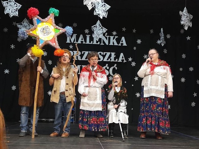 Grupa reprezentująca Bielsk Podlaski wystąpiła w kolorowych strojach kolędniczych
