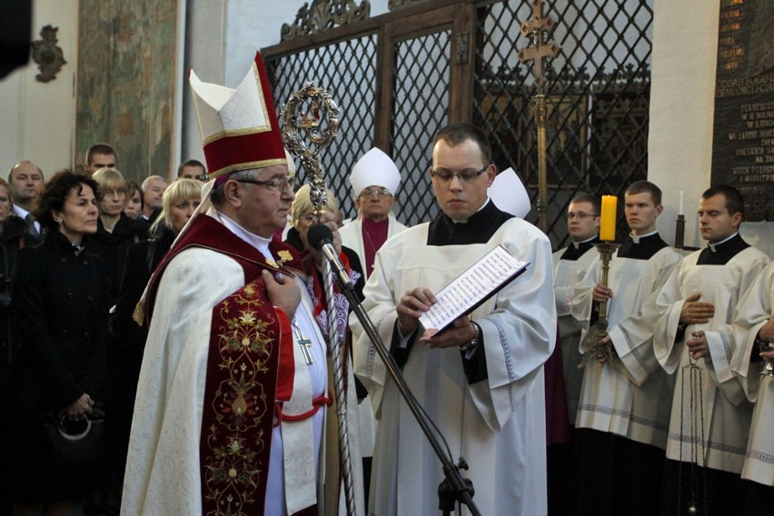 Gdańsk: Odsłonięcie pomnika dla ofiar spod Smoleńska w bazylice Mariackiej (ZDJĘCIA)