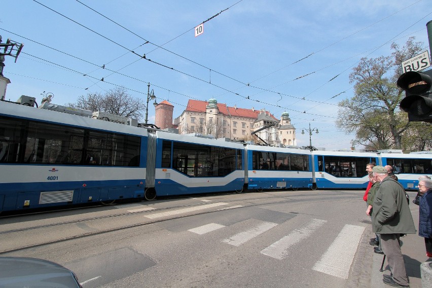 Oficjalna premiera najdłuższego tramwaju [ZDJĘCIA]