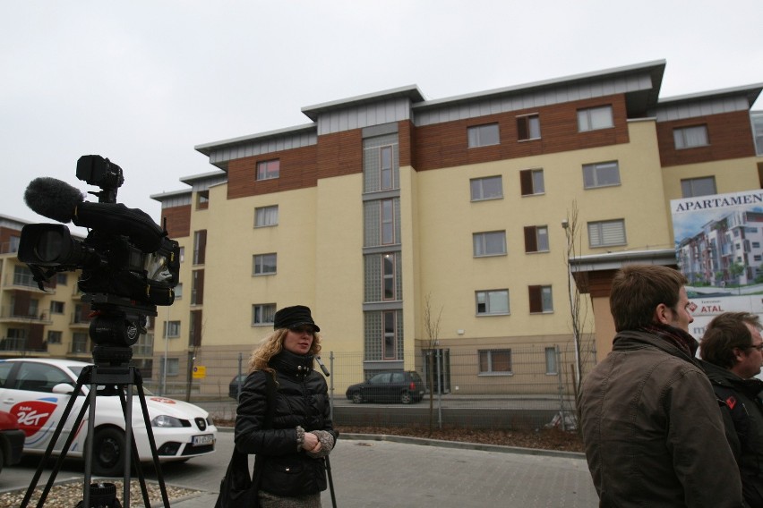 Pomyłki się zdarzają. Ta na razie kosztowała złamanie, ząb i nerwy