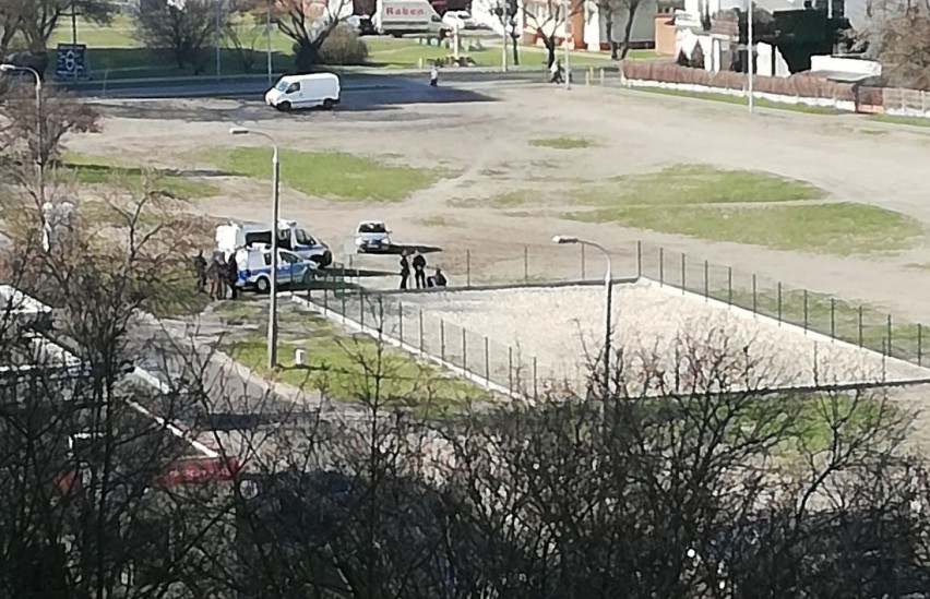 Akcja policji na placu cyrkowym we Włocławku. Dwie osoby zatrzymane [zdjęcia]