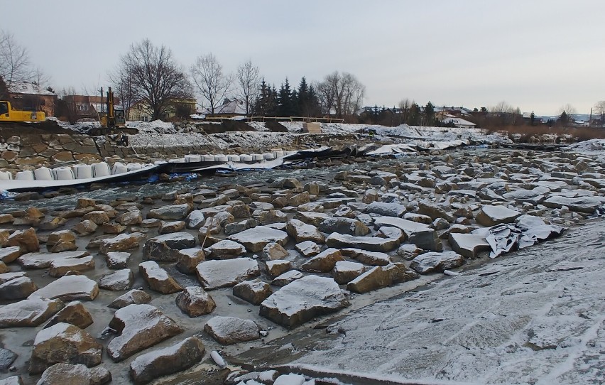 Nowy Sącz. Rzeka Kamienica zmieni się nie do poznania. Zbliża się koniec modernizacji progów. Zobacz zdjęcia