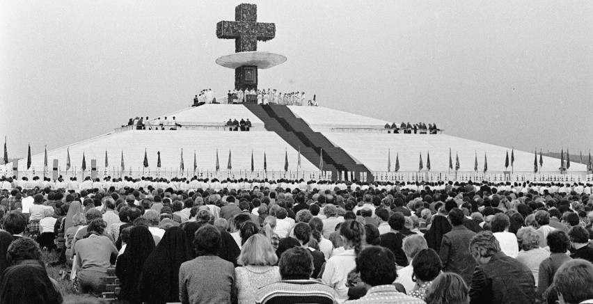 Na katowickim Muchowcu w czerwcu 1983 roku zgromadziło się...