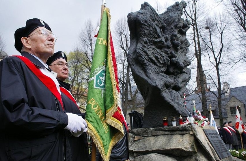 Oficjalna część obchodów odbyła się pod poznańskim Pomnikiem...