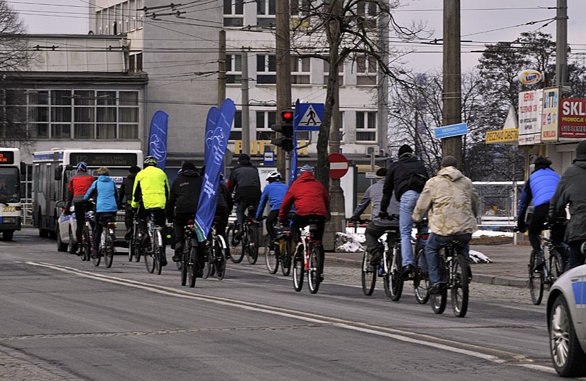 Gdynia: Protest Masy Krytycznej. Zarzucają urzędnikom niereagowanie na potrzeby rowerzystów ZDJĘCIA