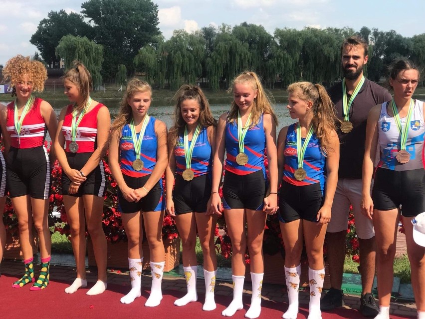 Historyczny złoty medal OOM kobiecej czwórki podwójnej juniorek młodszych WTW Włocławek