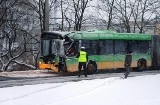 Poznań: Trzy osoby ranne w wypadku autobusu
