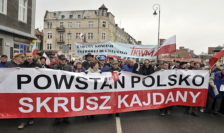 &quot;Niemca, Ruska, przeżyliśmy, rządy Tuska - przeżyjemy&quot;. Marsz w obronie telewizji Trwam w Gdańsku
