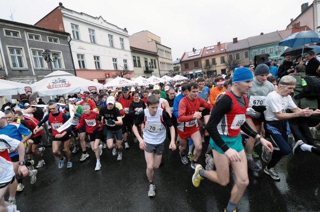 W ubiegłorocznym, 11. Półmaratonie dookoła Jeziora Żywieckiego uczestniczyło 716 biegaczy. W tym roku jest już ponad 800 osób i kolejne zgłoszenia ciągle jeszcze spływają.
