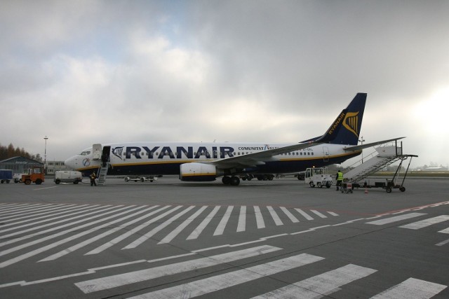 Pijani pasażerowie samolotu linii Ryanair chcieli wysiąść w locie