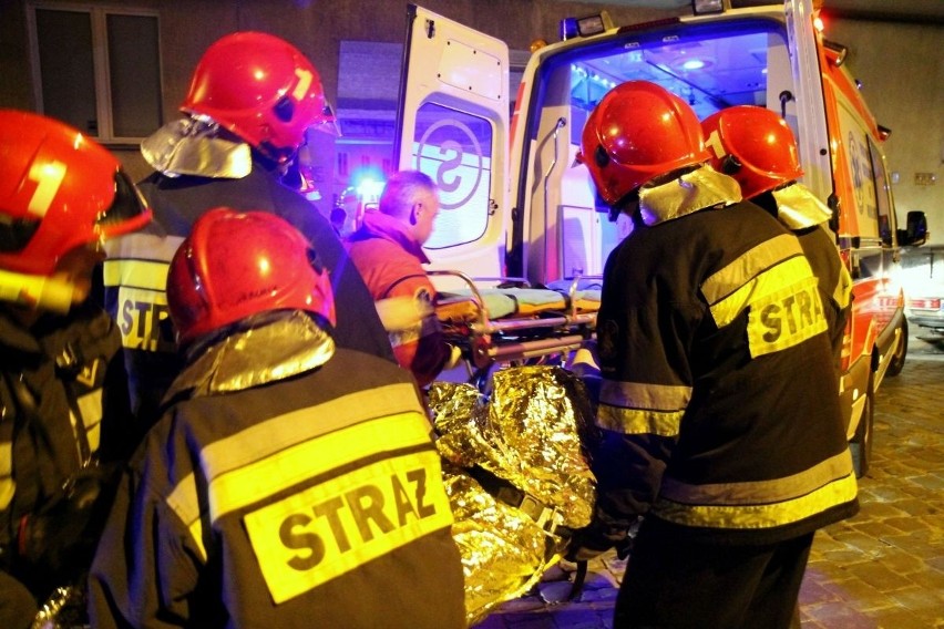 Dwa nocne pożary we Wrocławiu. Dwie osoby ranne, 12 ewakuowanych (ZDJĘCIA)