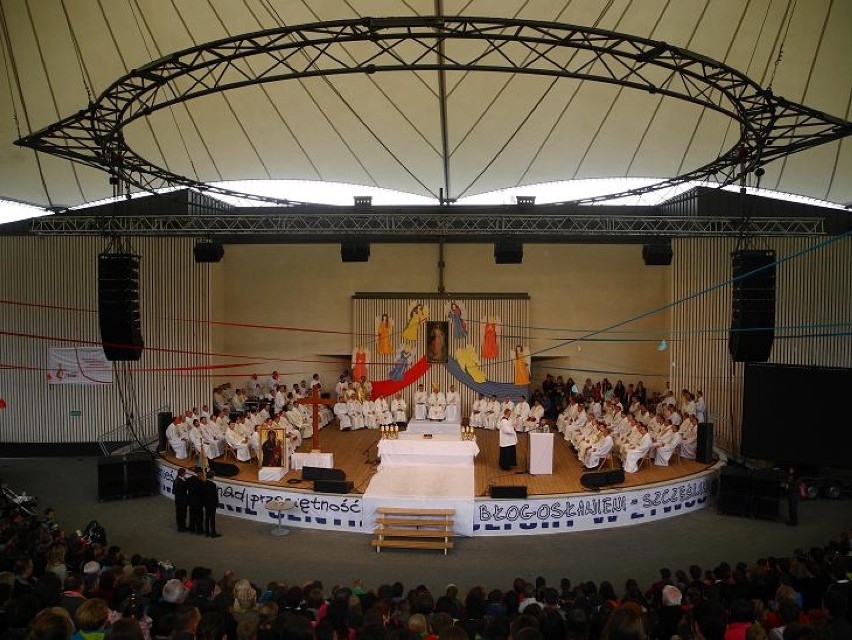 Żywiec: Modlili się w amfiteatrze o dobre przygotowanie do Światowych Dni Młodzieży - Kraków 2016