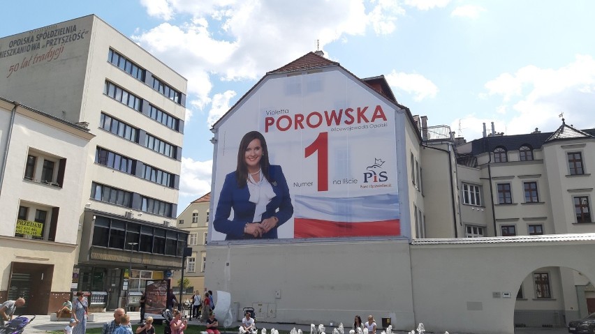 Baner Violetty Porowskiej przy ul. Krakowskiej