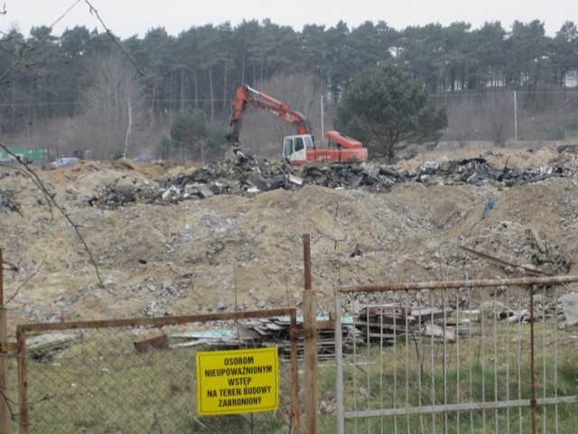 Na terenie po dawnej Stoczni Ustka przy ul. Darłowskiej trwają prace wyburzeniowe i porządkowe. Właściciel terenu nie planuje tam żadnych inwestycji w najbliższym czasie.