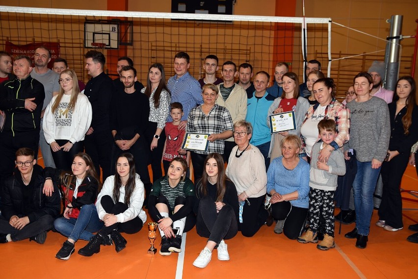 Urząd Gminy Mycielin vs. Urząd Gminy i Miasta Stawiszyn. W Zbiersku odbył się charytatywny turniej dla Alicji. ZDJĘCIA
